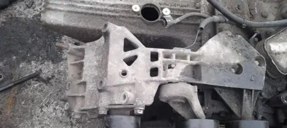 Mercedes-Benz A W169 Engine mounting bracket