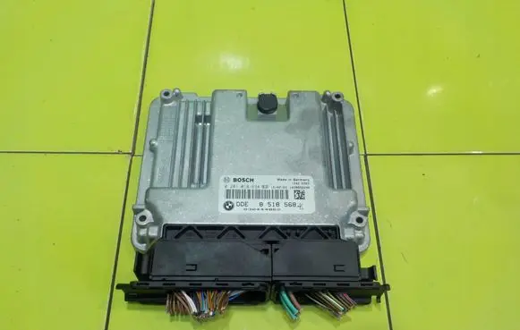 BMW 3 F30 F35 F31 Engine control unit/module 0281018635