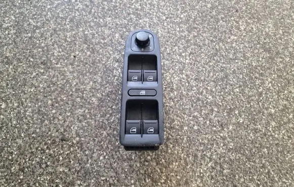Volkswagen Golf VI Electric window control switch