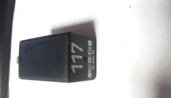 Volkswagen PASSAT B5 Other relay 357906121