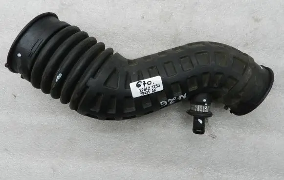 Nissan X-Trail T30 Intercooler hose/pipe 16576JG70A