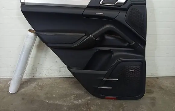 Porsche Cayenne (92A) Front door card panel trim BOCZEKTYLCAYE
