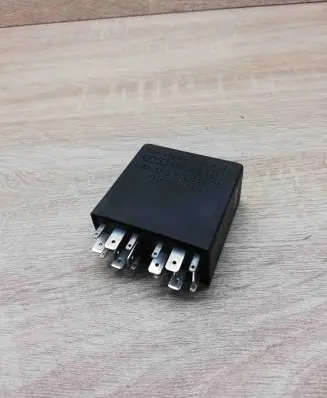 Audi A4 S4 B5 8D Other relay 4b0919471a 5kg00656805