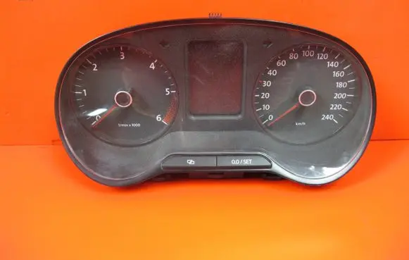 Volkswagen Polo V 6R Speedometer (instrument cluster) 6R0920861E
