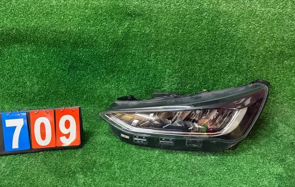 Ford Focus Headlight/headlamp 209L12365 1X7B13E015CF-nr709