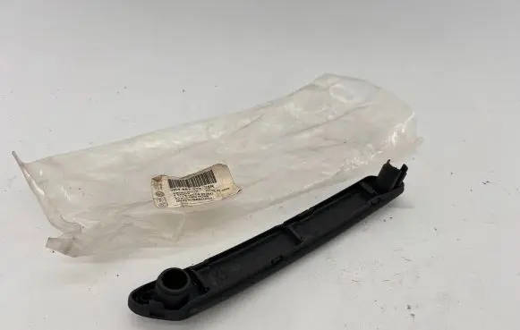 Volkswagen PASSAT B5.5 Rear door handle trim 3B4867372