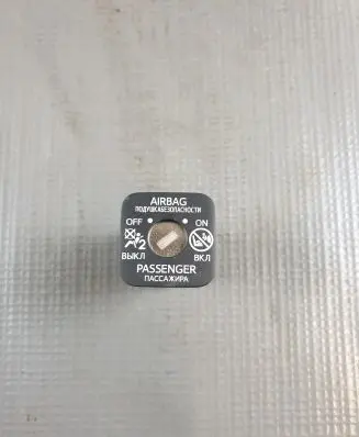 Toyota Avensis T270 Passenger airbag on/off switch 2080W20