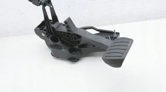Peugeot 308 Pedal assembly 9832495680