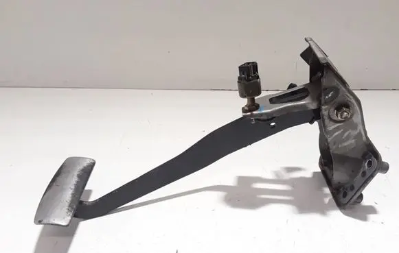 KIA Sorento Brake pedal