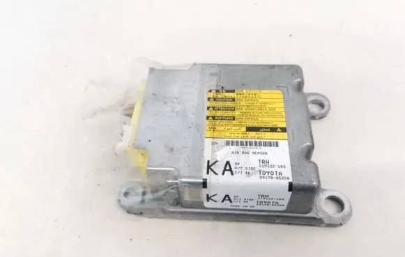 Toyota Avensis T270 Airbag control unit/module 8917005250 89170-05250