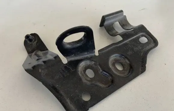Porsche Cayenne (9Y0 9Y3) Fender mounting bracket 95882116801GRV 9Y0821168A 95882116801