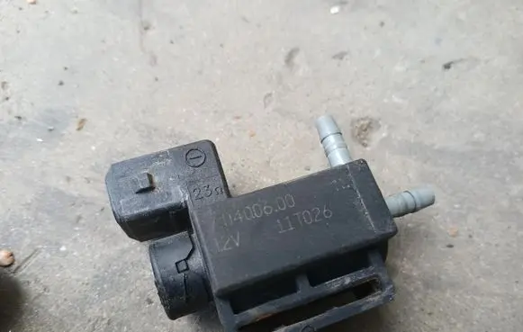 Ford Kuga I Turbo solenoid valve 70400600