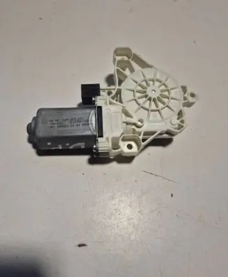 Volkswagen Jetta VII Front door window regulator motor 80A959802 E19390100 28022309