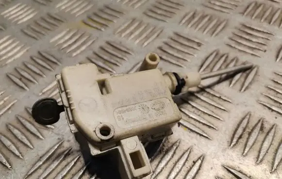 Mercedes-Benz C W203 Fuel tank cap lock 2038201997
