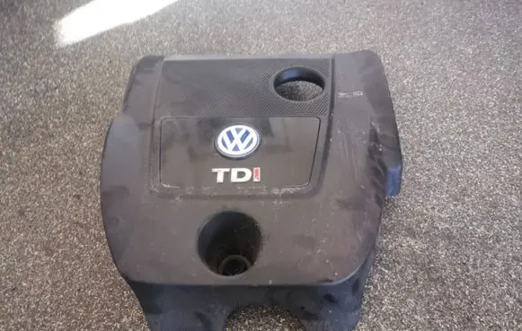Volkswagen Golf IV Engine cover (trim) 038103925