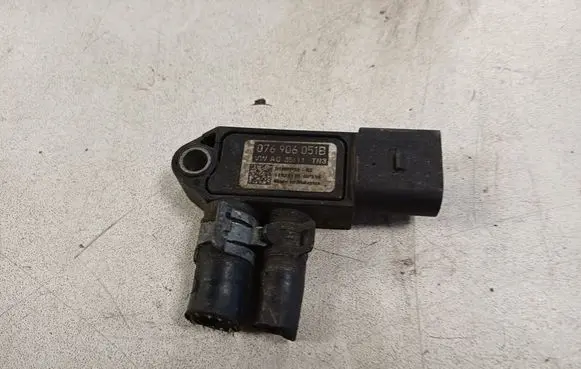 Volkswagen Jetta V Exhaust gas pressure sensor 076906051B
