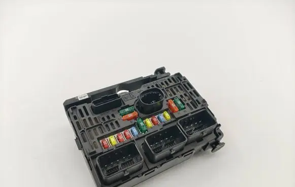 Citroen C4 I Fuse module 9658539680