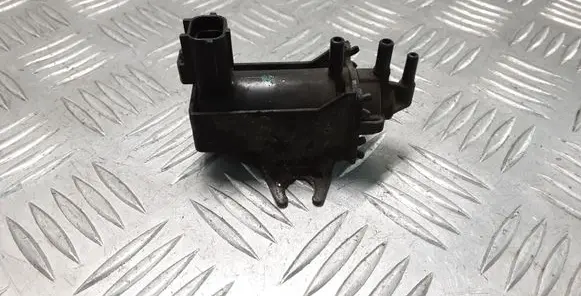Ford Mondeo Mk III Vacuum valve 