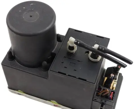 Audi A4 S4 B5 8D Central locking vacuum pump 8D0862257C