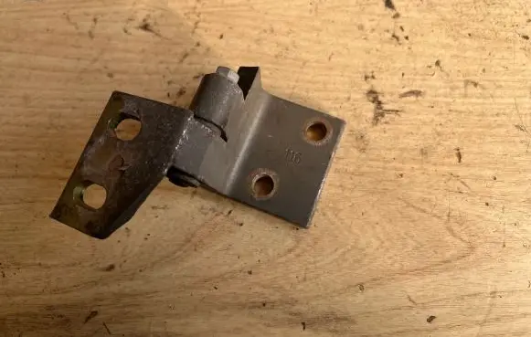 Peugeot 406 Front door lower hinge 