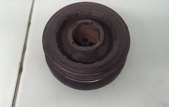 BMW 5 E60 E61 Crankshaft pulley 8511371 11238511371