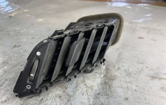 Ford Fiesta Dash center air vent grill 8a61a018b09