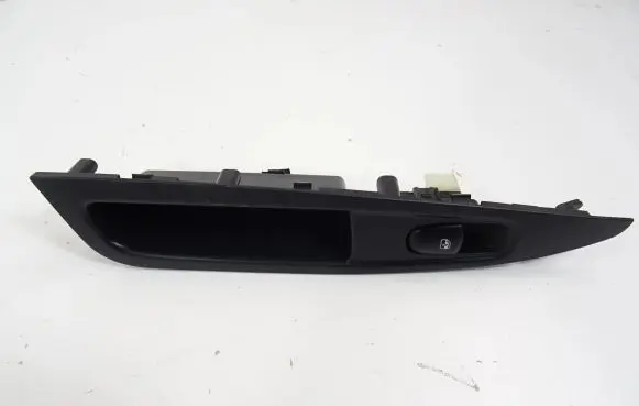 Nissan Qashqai Quarter vent window switch 