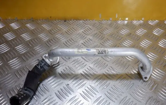 Audi Q7 4M Engine coolant pipe/hose 06M121071H