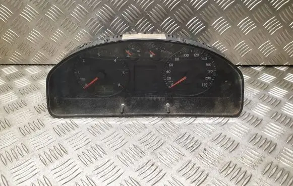 Volkswagen Transporter - Caravelle T5 Speedometer (instrument cluster) 88311346