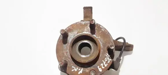 Nissan Almera Tino Front wheel hub