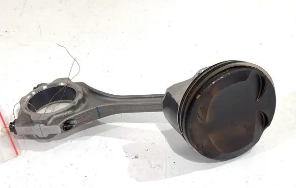 Toyota Camry VIII XV70 Piston with connecting rod