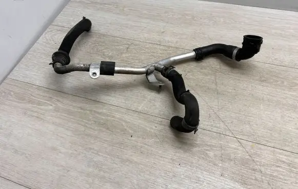 Engine coolant pipe/hose