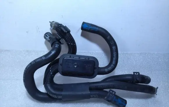 Audi A5 8T 8F Fuel line pipe 5Q0127242 8K0201214T W760