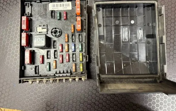 Volkswagen PASSAT B6 Fuse module 3C0937125 63592777