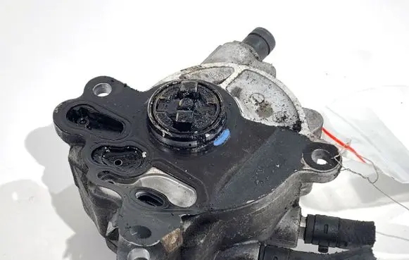 Volkswagen Golf V Vacuum pump 03G145209