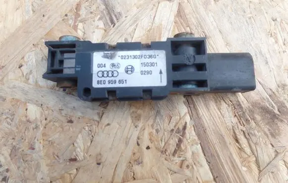 Audi A4 S4 B6 8E 8H Airbag deployment crash/impact sensor 8E0959651