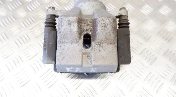 Toyota Prius (XW50) Front brake caliper 4773047060