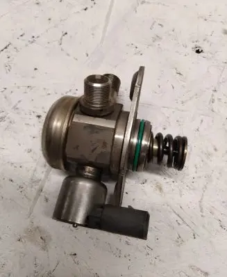Mercedes-Benz E C207 W207 Fuel injection high pressure pump 0261520062