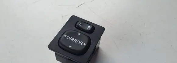 Toyota Yaris Wing mirror switch