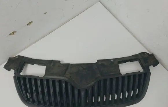 Front bumper upper radiator grill