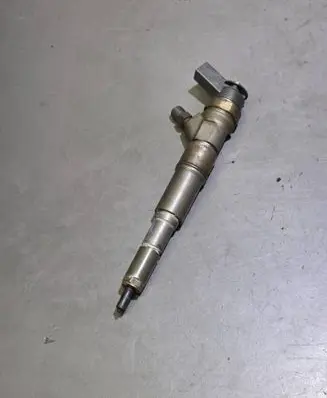 BMW 5 E60 E61 Fuel injector 7794652 0445110212