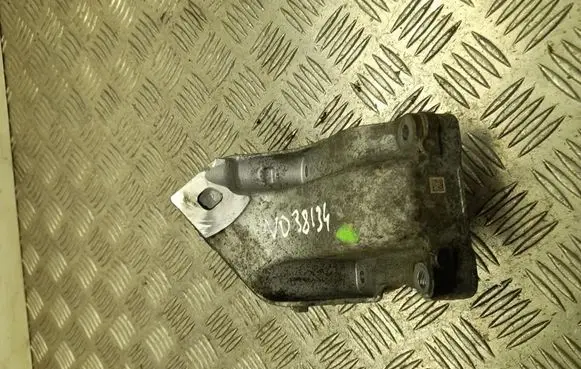 Engine mount bracket