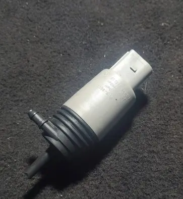 BMW 5 E60 E61 Windscreen/windshield washer pump 6934159 23557610