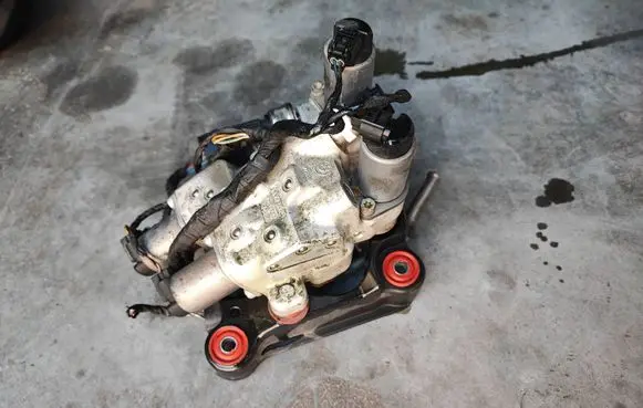 BMW 5 F10 F11 Active stabilizer control/valve assembly 6775258