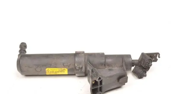 Volvo V50 Headlight washer pump 30699012
