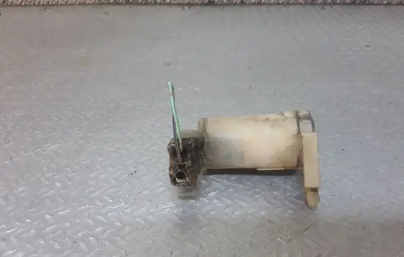 Nissan X-Trail T30 Windscreen/windshield washer pump 2224616A