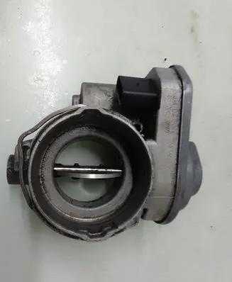 Volkswagen Golf V Throttle valve 038128063L