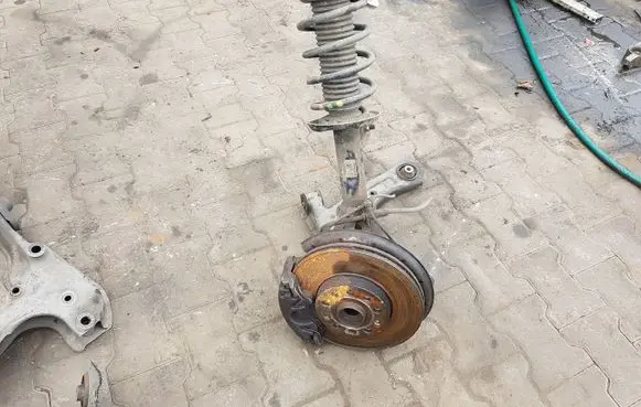 Skoda Superb B6 (3T) Front wheel hub spindle knuckle