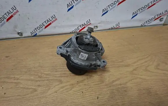 Engine mount bracket
