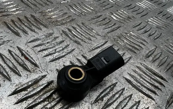 Skoda Octavia Mk2 (1Z) Detonation knock sensor 030905377C 0261231146